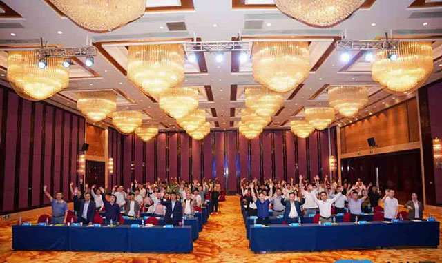 【跨界融合 聚勢(shì)發(fā)展】榮高冠名的2025中國(guó)智能出入口與停車(chē)充電行業(yè)發(fā)展大會(huì)成功召開(kāi)！